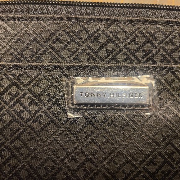 TOMMY HILFIGER WRISTLET - Picture 2 of 7
